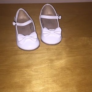 place girl white dress shoes